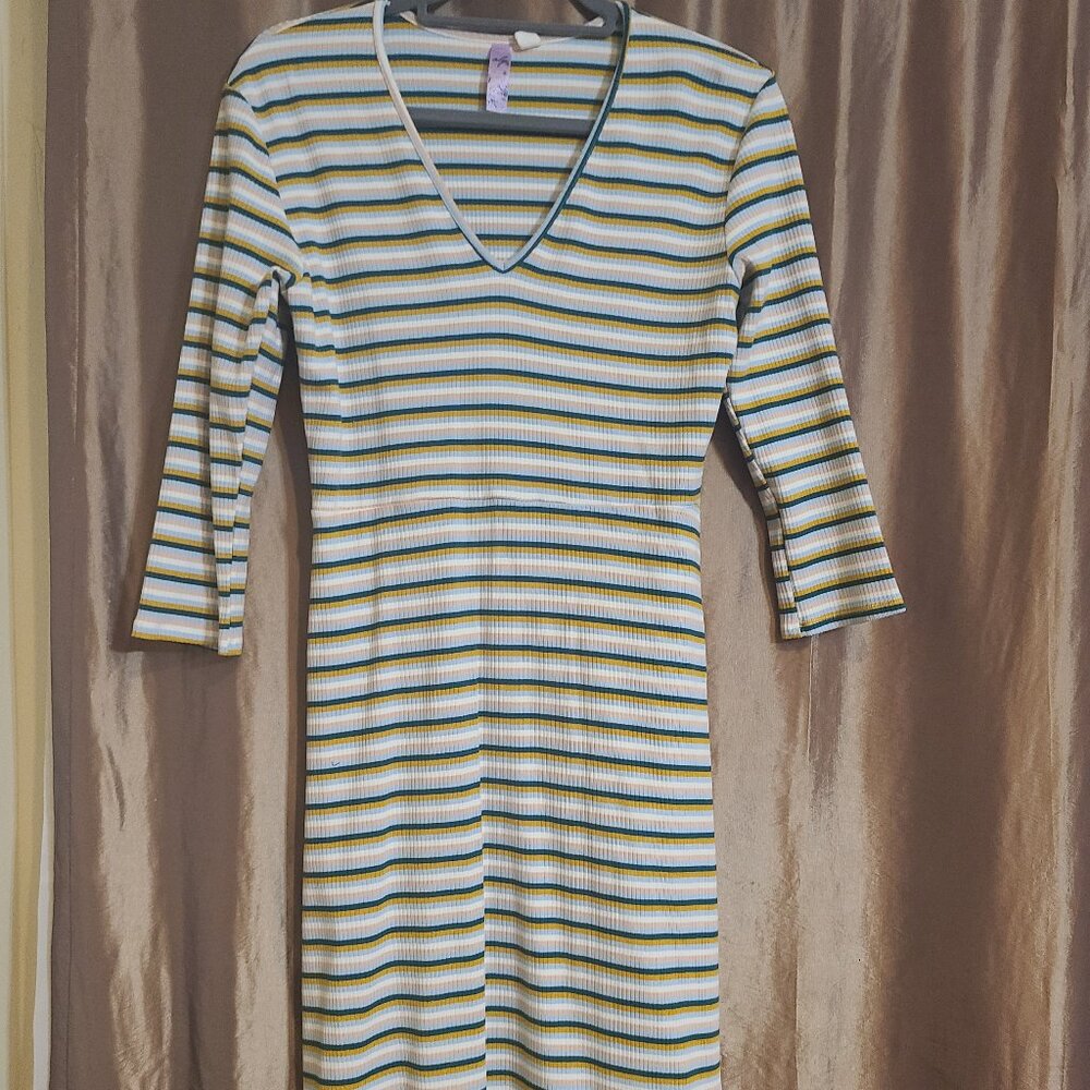 Alya Striped Ribbed V-Neck dress with 3/4 Sleeves NWOT Size S, L